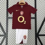 Kit Infantil Arsenal 1 Retrô Camisa e Short 2005 / 2006